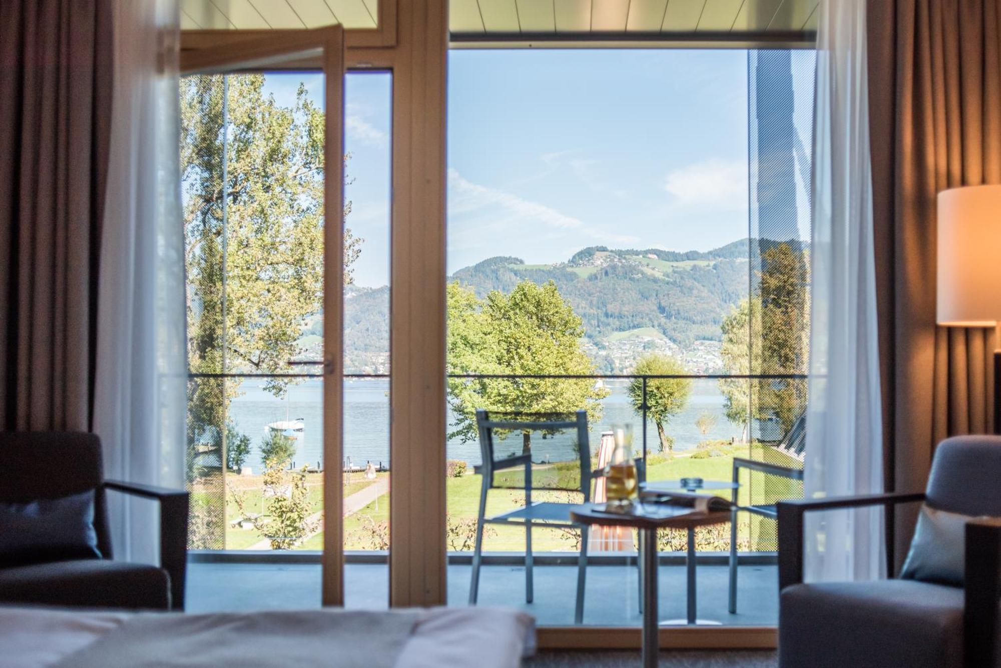 Premium Lake View Double Room with bathtub